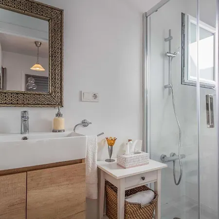 Awesome In With Wifi דירה נרחה